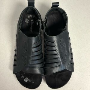 Therafit Shari adjustable strap sandals